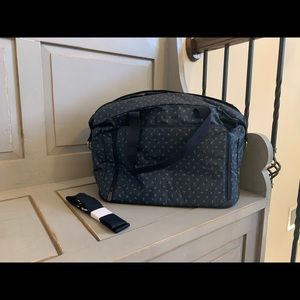 Essentials Carry All- Dot Trio print